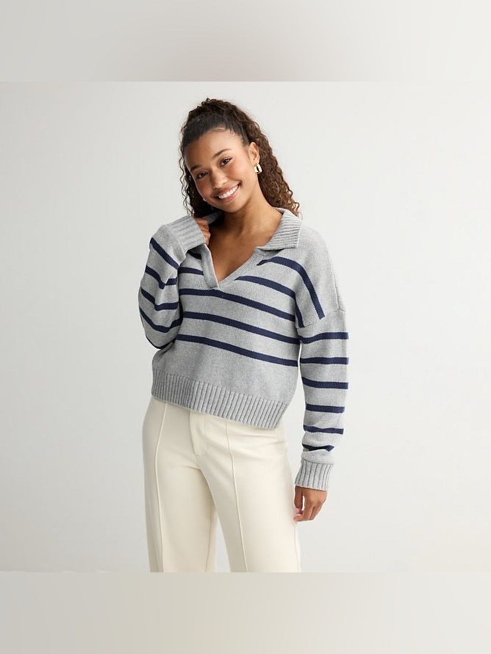 SO- Juniors' Notch Neck Pullover Sweater Size M